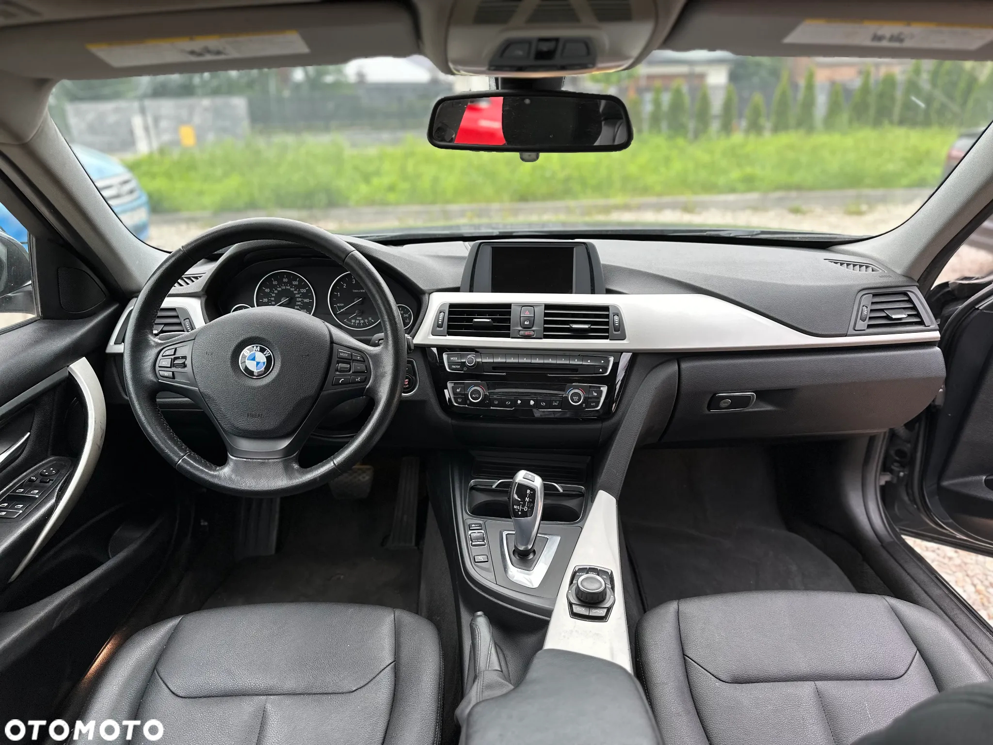 BMW Seria 3 320i - 25