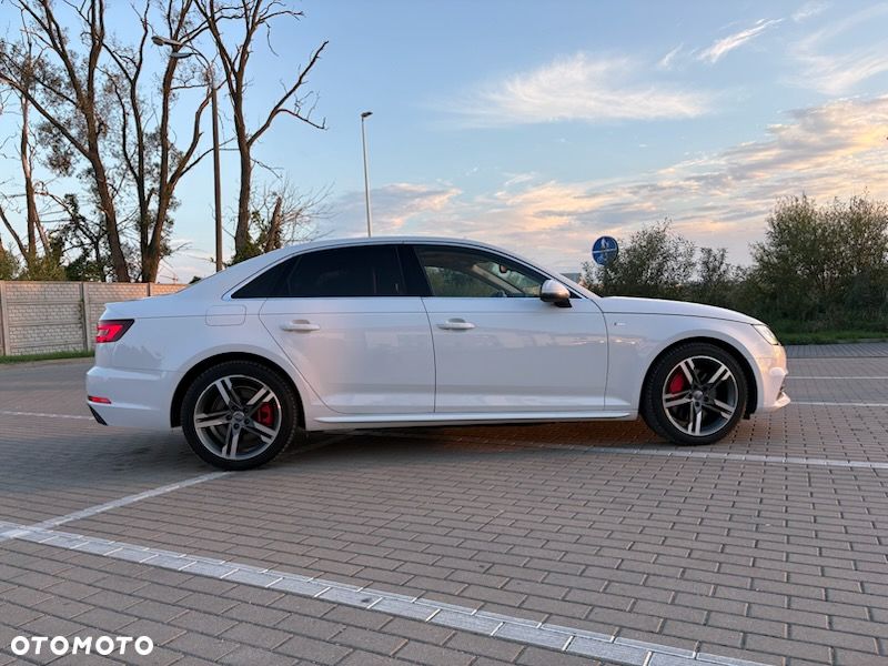 Audi A4 Limousine - 1