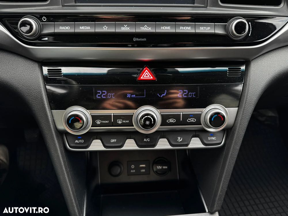 Hyundai Elantra - 23