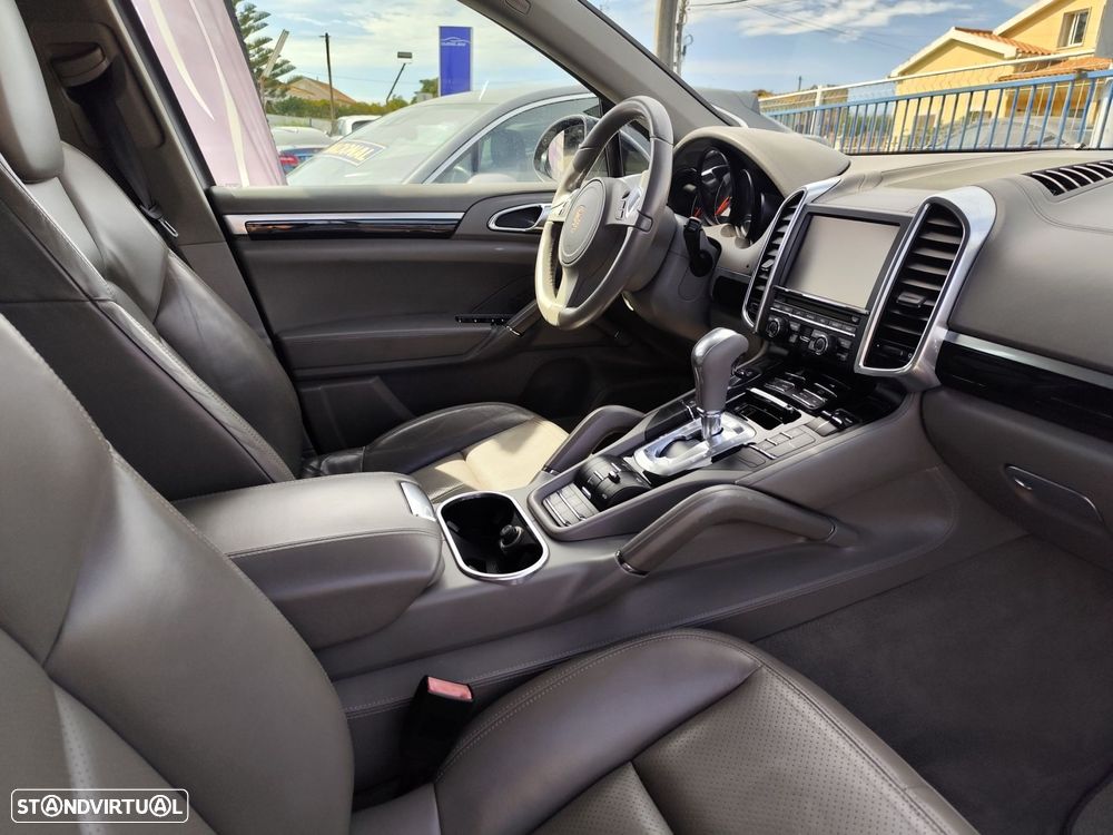 Porsche Cayenne - 12