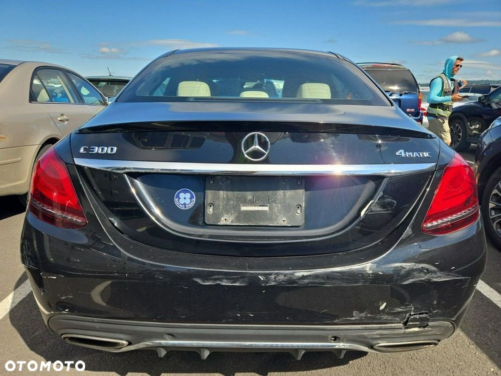 Mercedes-Benz Klasa C 300 4Matic 9G-TRONIC AMG Line - 13