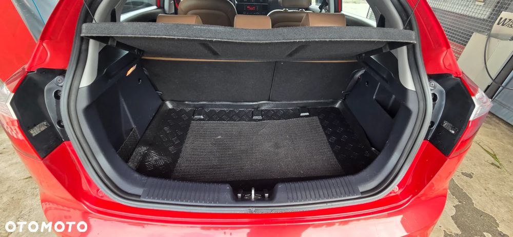 Kia Rio 1.2 Fifa World Cup Edition - 34