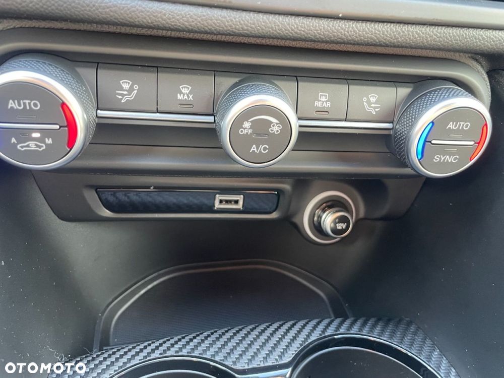 Alfa Romeo Giulia - 25