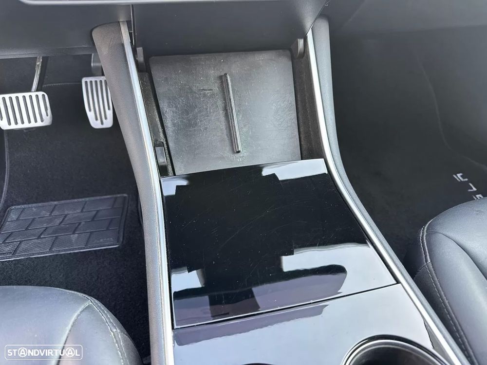 Tesla Model 3 Long-Range Dual Motor AWD - 40