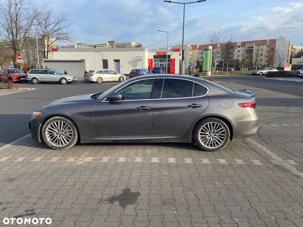 Alfa Romeo Giulia 2.0 Turbo 16V AT8 Veloce Ti - 3