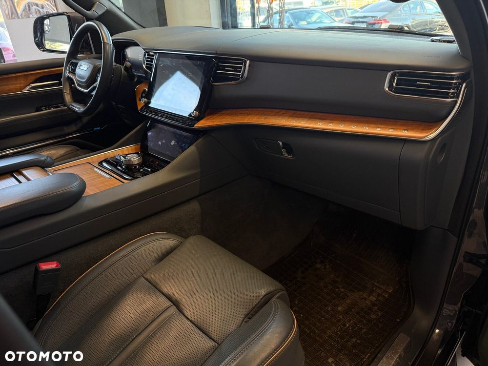 Jeep Grand Wagoneer - 25