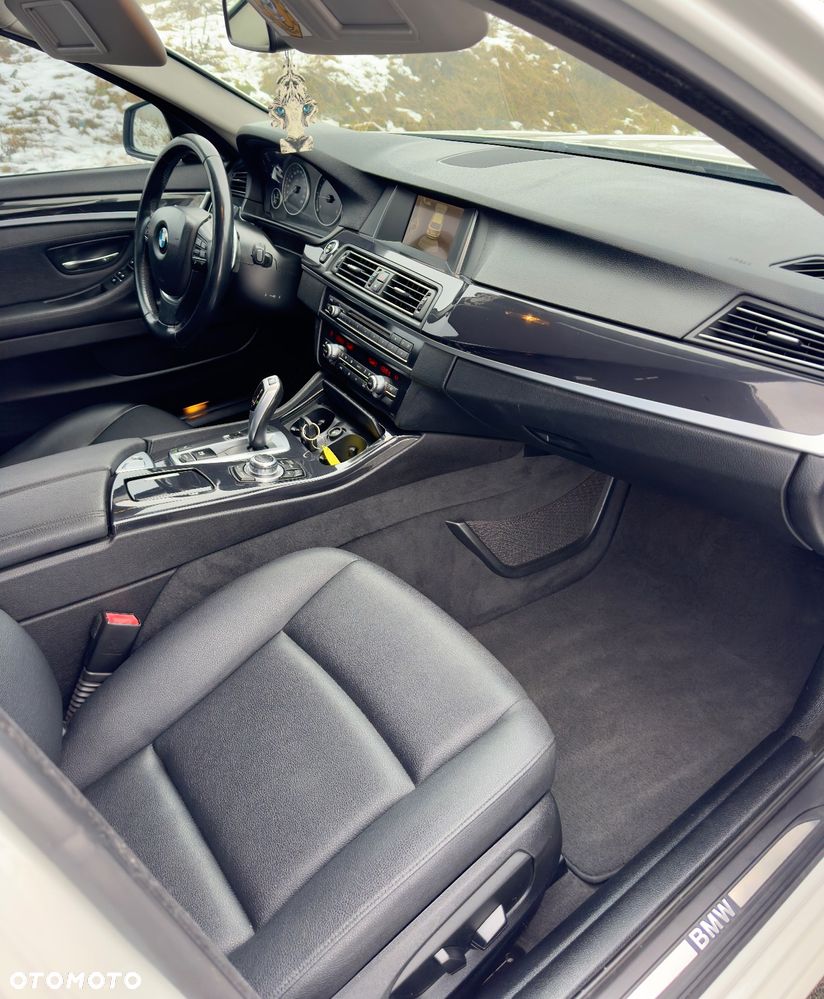 BMW Seria 5 520d Luxury Line - 12