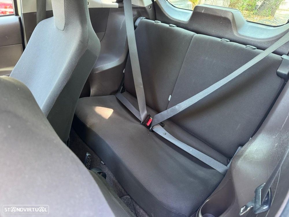 Toyota iQ 1.0 VVT-i - 11