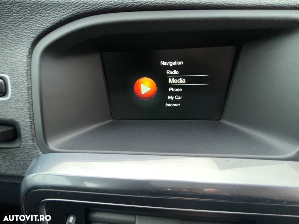 Volvo V60 D4 Momentum - 12