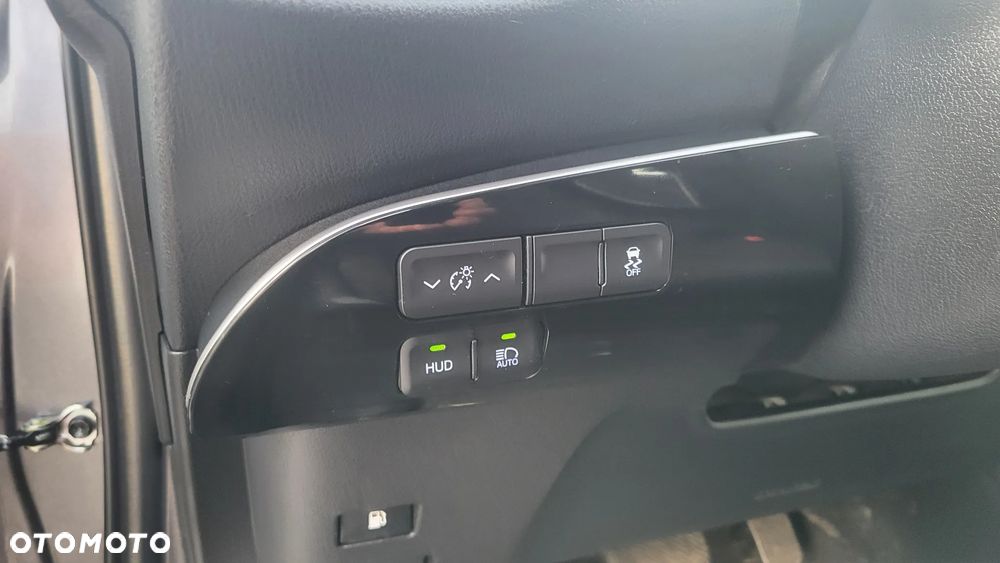 Toyota Prius Hybrid - 24