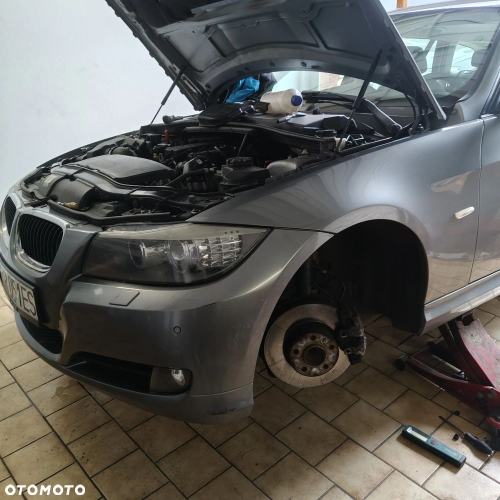BMW Seria 3 318d - 16