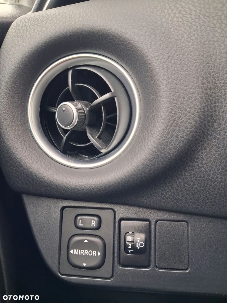 Toyota Yaris Hybrid 100 Dynamic EU6 - 12