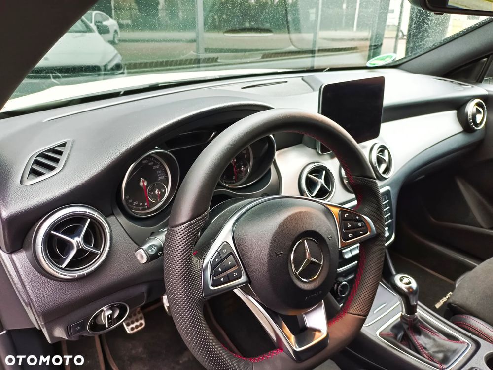 Mercedes-Benz CLA 200 Peak Edition - 26