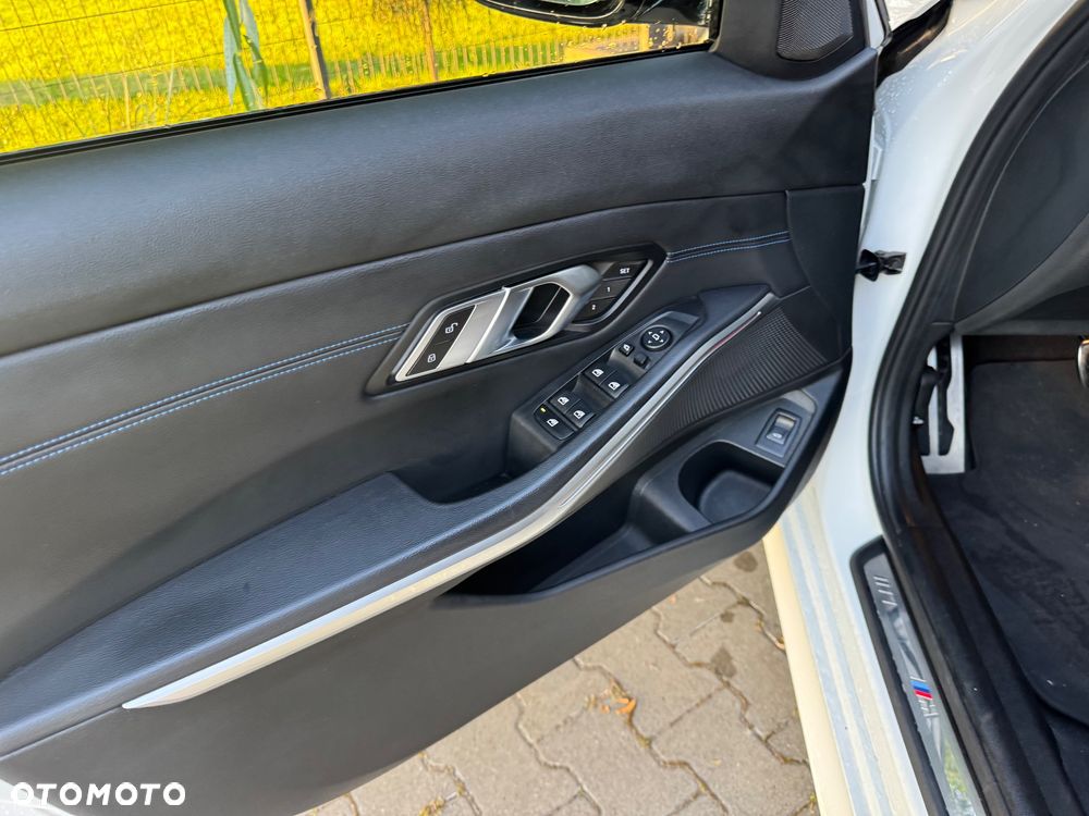 BMW Seria 3 318i M Sport sport - 24
