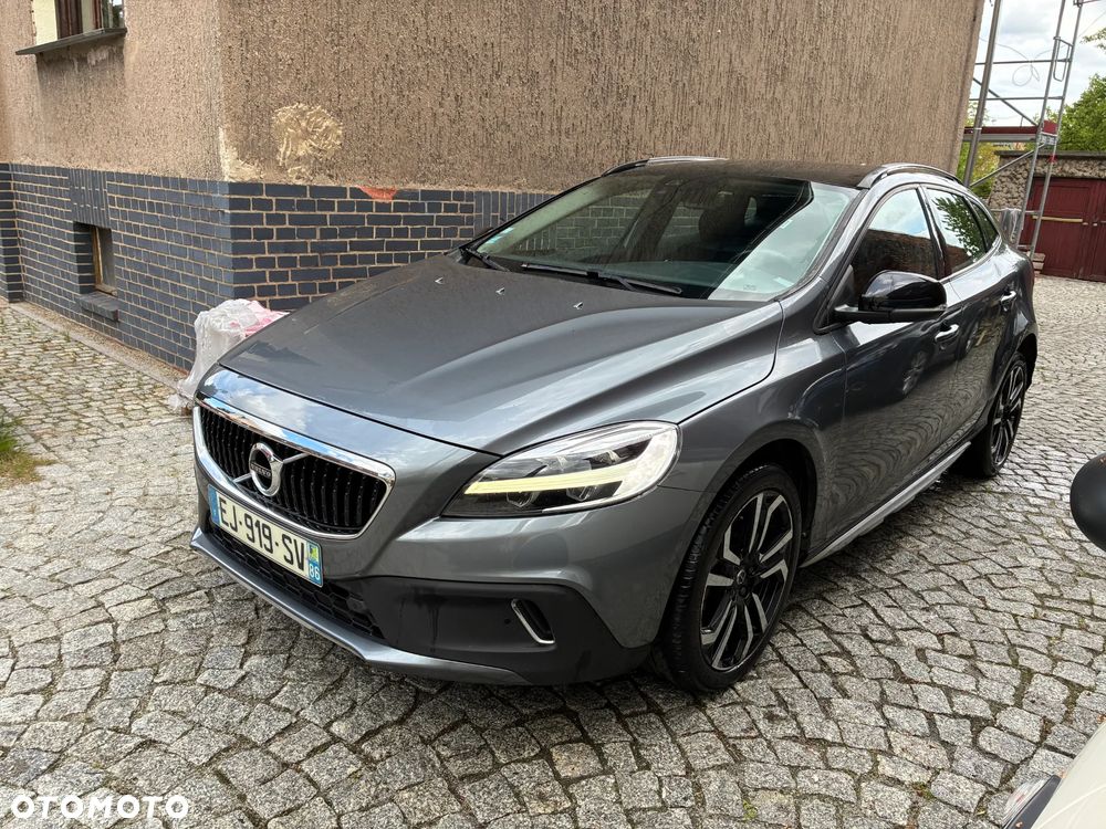 Volvo V40 Cross Country D2 Momentum - 1