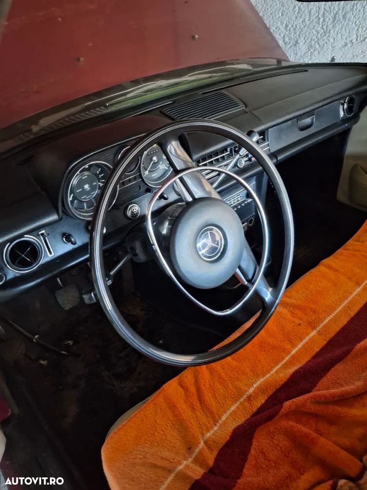 Mercedes-Benz W115 - 12