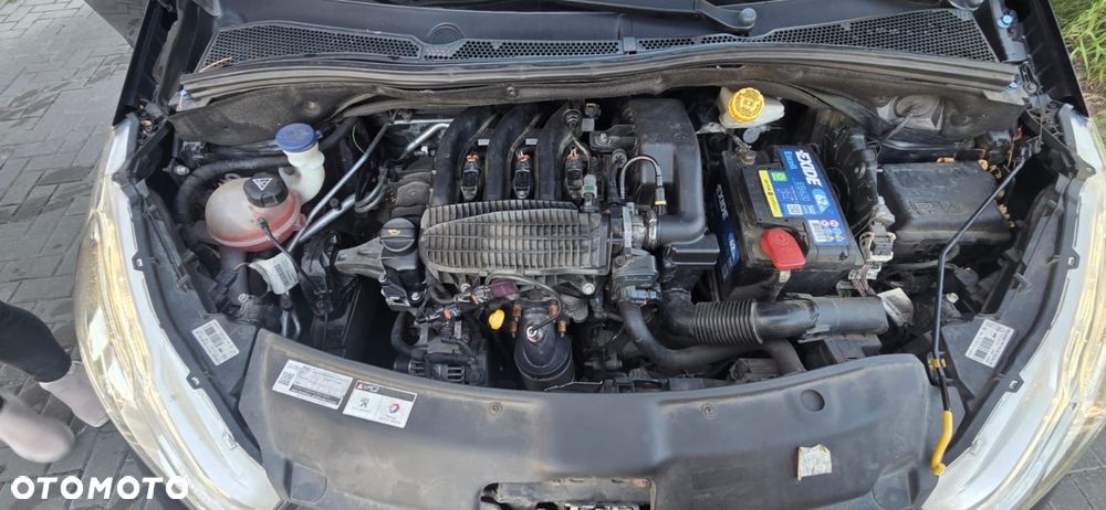 Peugeot 208 1.2 PureTech GPF Signature S&S - 28