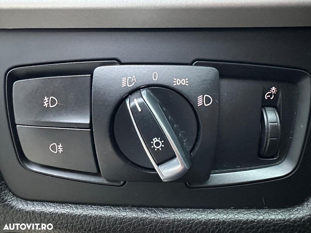 BMW Seria 3 320d Touring Aut. Efficient Dynamics Edition - 34