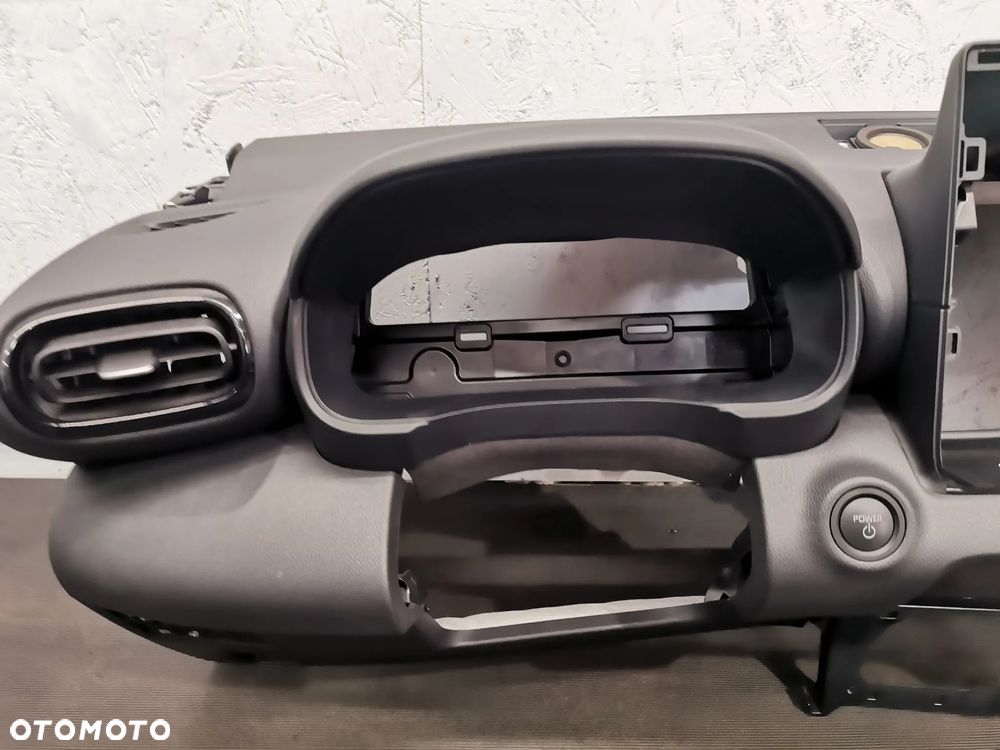 Toyota Yaris IV 4 Oryginalna deska rozdzielcza konsola pasy airbag - 9