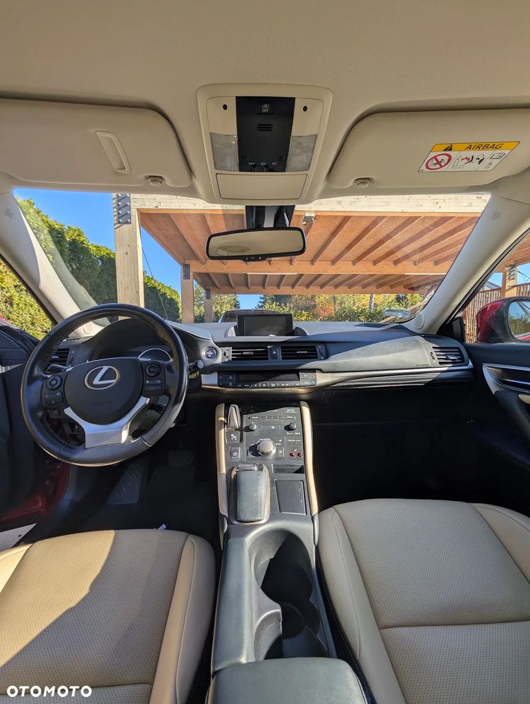 Lexus CT - 9