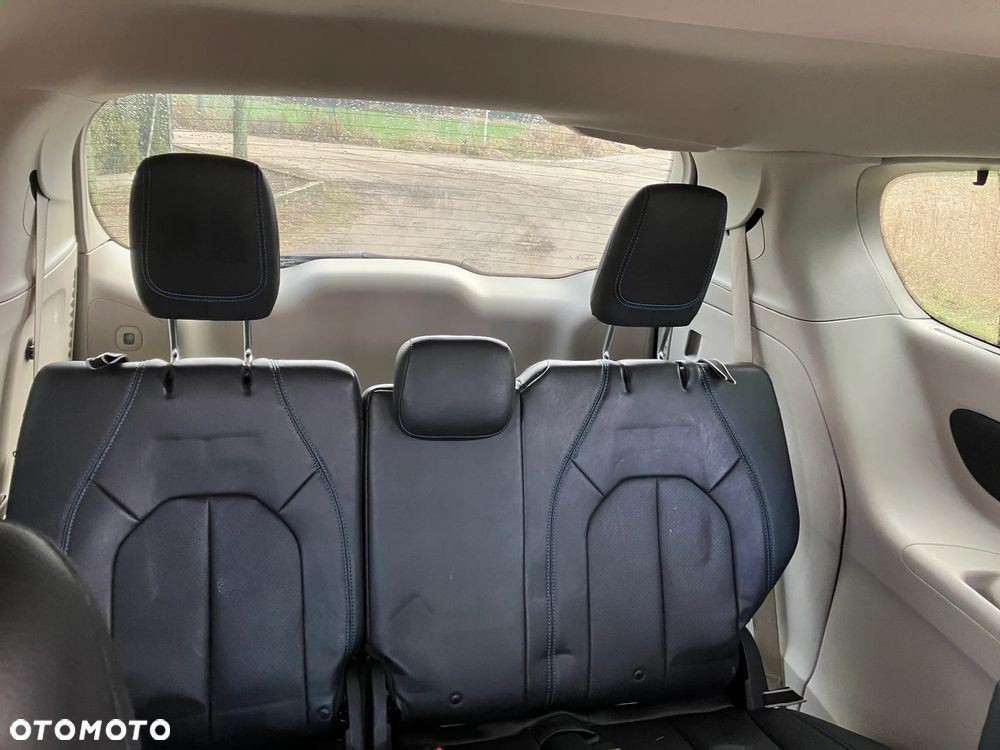 Chrysler Pacifica - 6