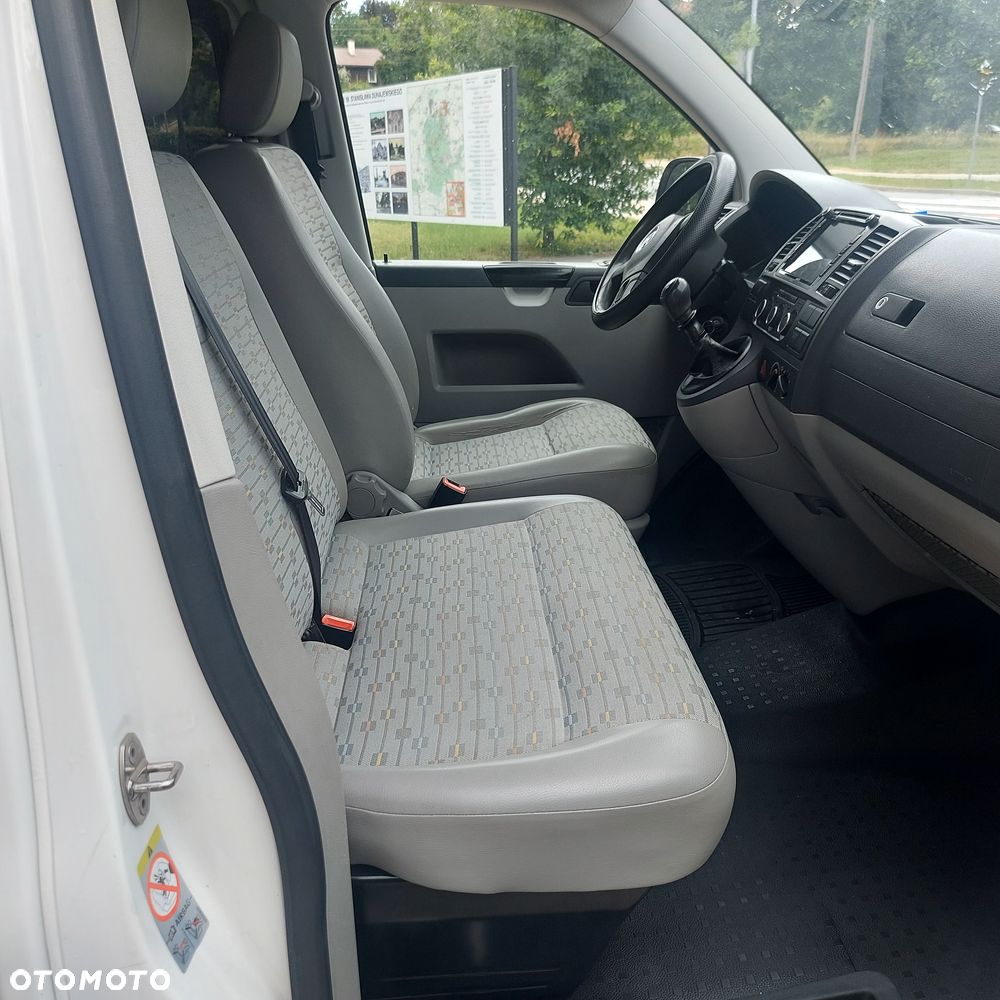 Volkswagen Caravelle - 2