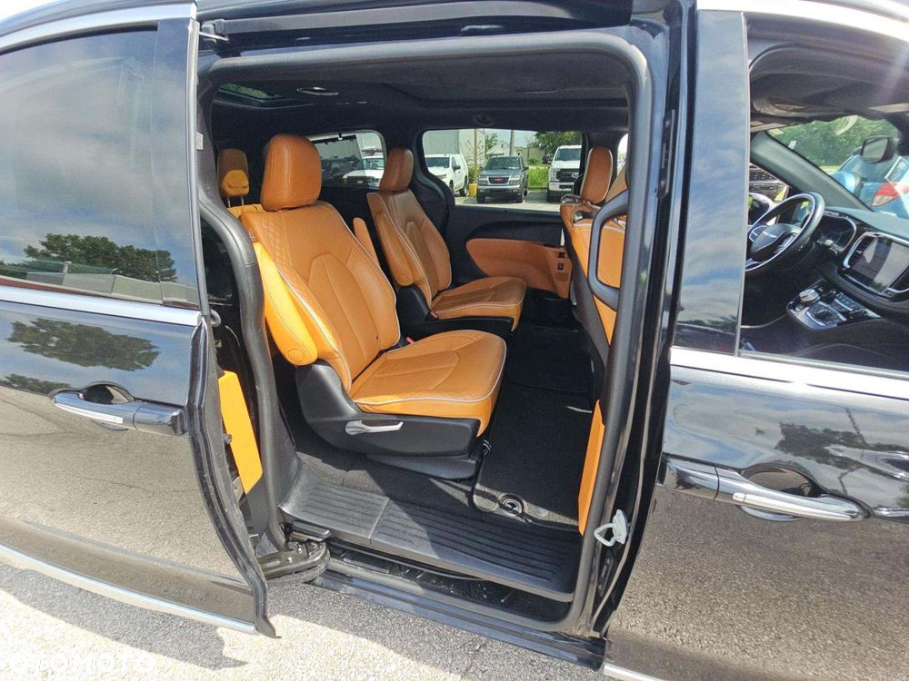 Chrysler Pacifica - 10