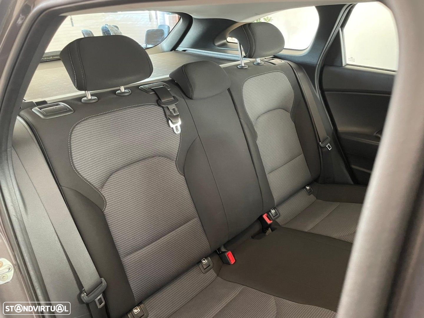 Hyundai i30 SW 1.6 CRDi Comfort+Navi - 36