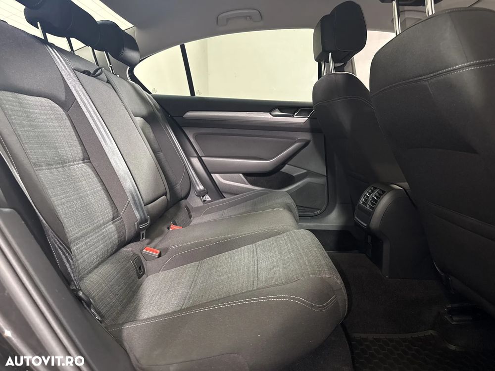 Volkswagen Passat - 13