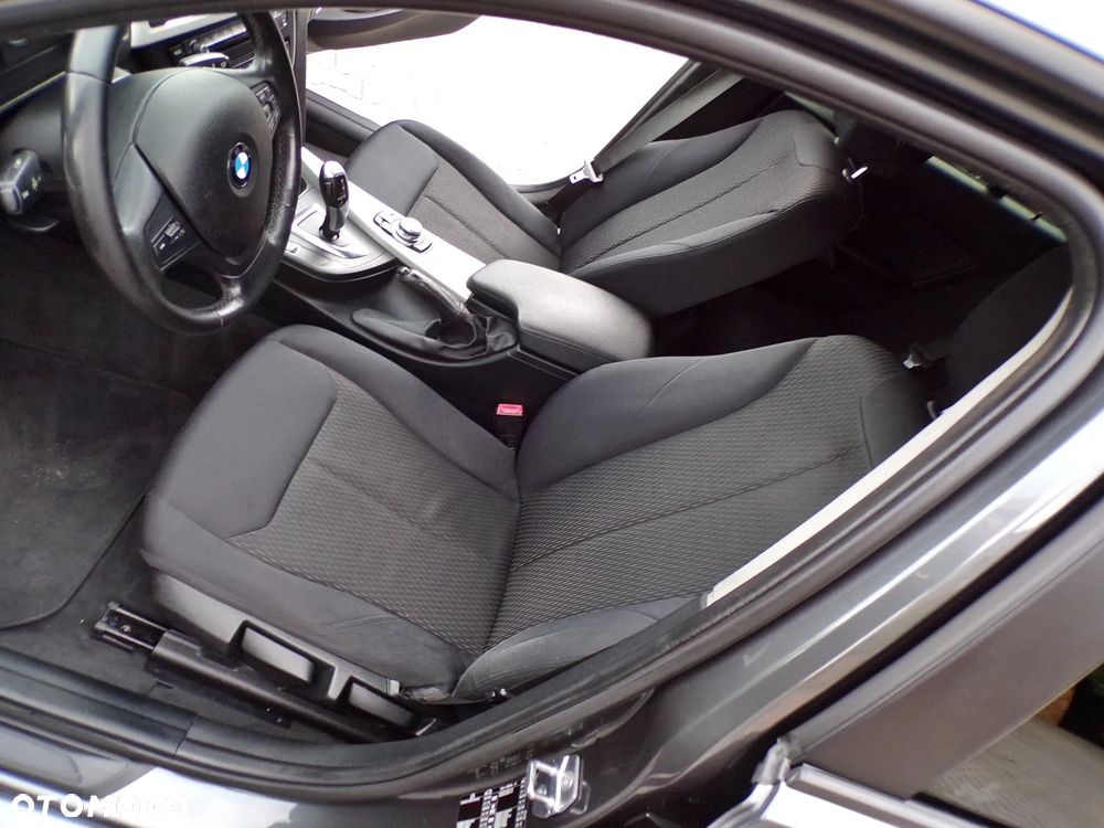 BMW Seria 3 320d - 24