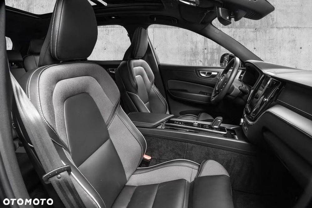 Volvo XC 60 T8 Plug-In Hybrid AWD R-Design - 11