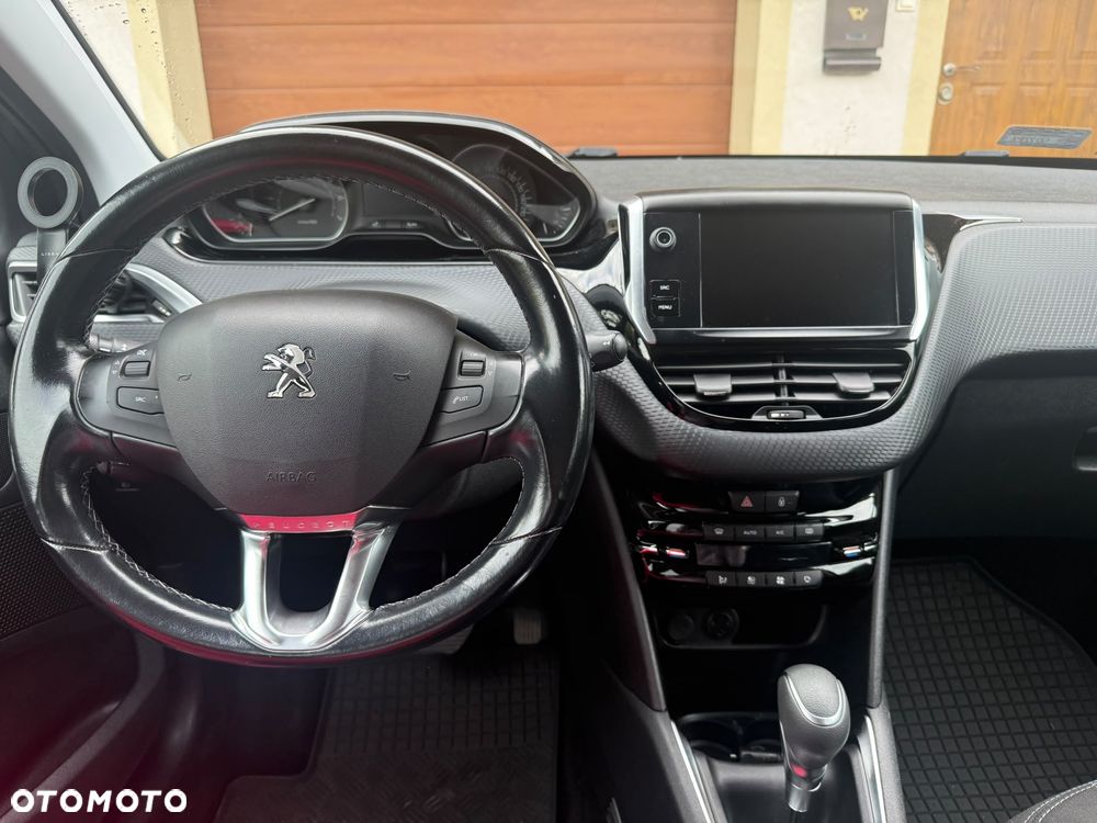 Peugeot 208 1.2 PureTech GPF Allure S&S EAT6 - 10