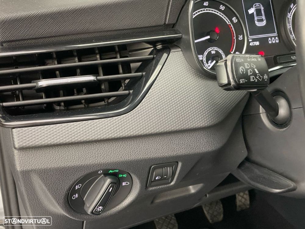 Skoda Scala 1.0 TSI Ambition — fotografia 15