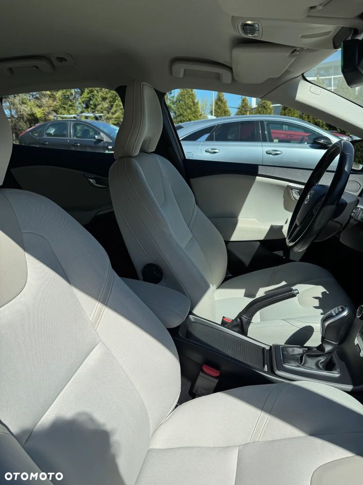 Volvo V40 D3 Kinetic - 19