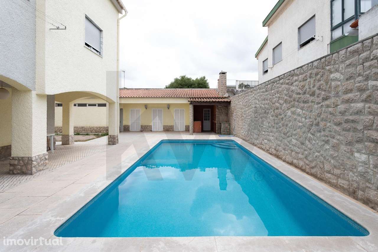 Vende-se no Barreiro, Moradia Unifamiliar T7 com 3 pisos, c/piscina, l - Grande imagem: 3/49