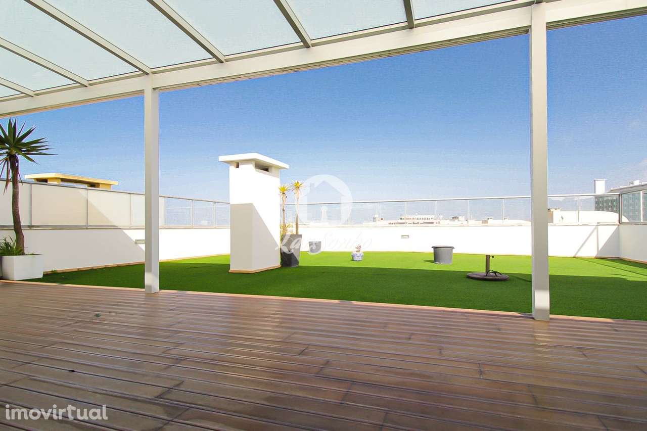 Penthouse T4+T1, terraço de 90m2 e garagem p/ 2 carros a 4min. da p... - Grande imagem: 2/26