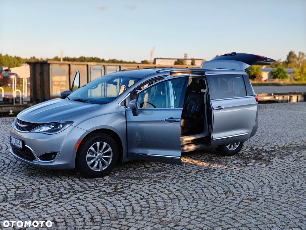 Chrysler Pacifica - 8