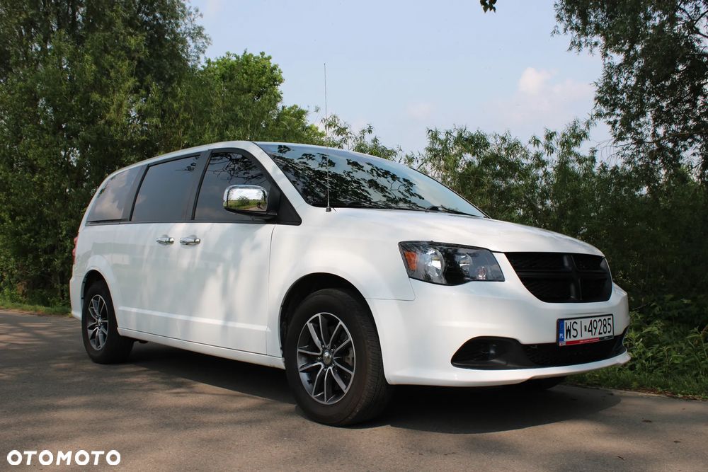 Dodge Grand Caravan - 2