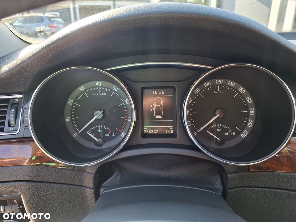 Skoda Superb 2.0 TSI Ambition DSG - 15