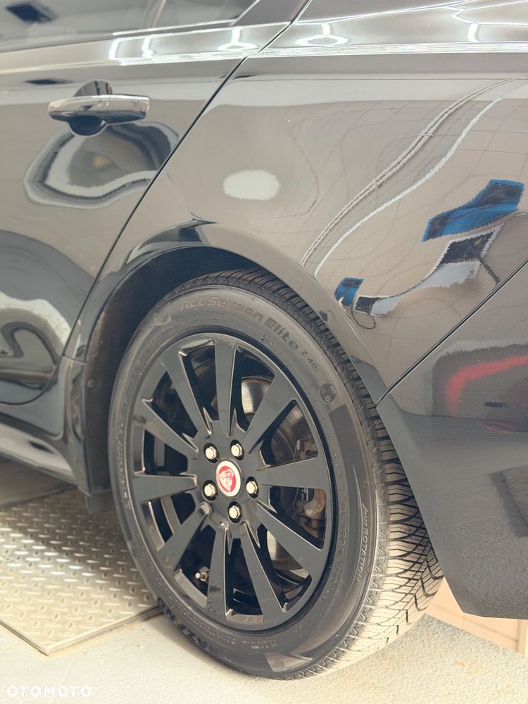 Jaguar XE 2.0 D AWD R-Sport - 15