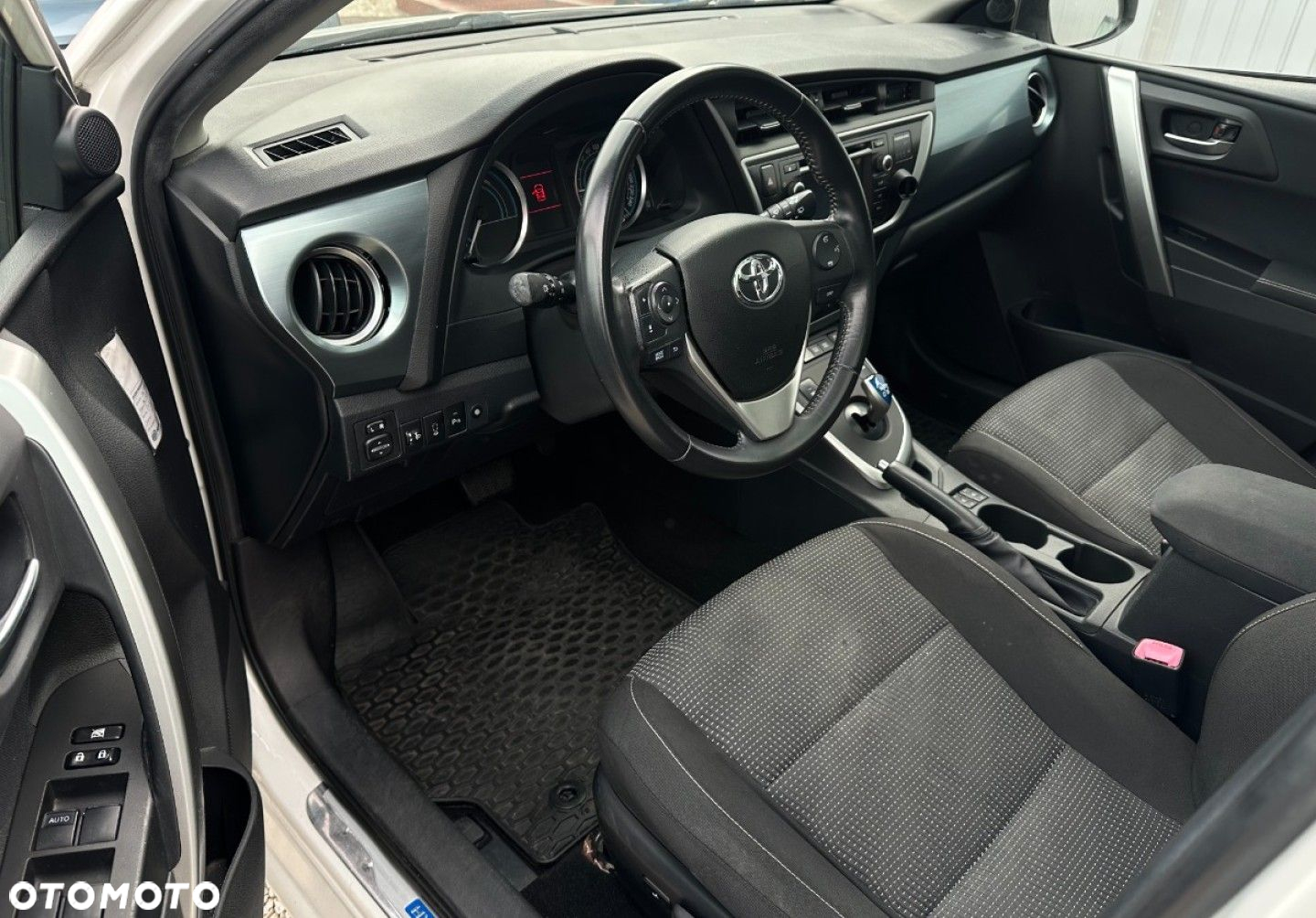 Toyota Auris - 12
