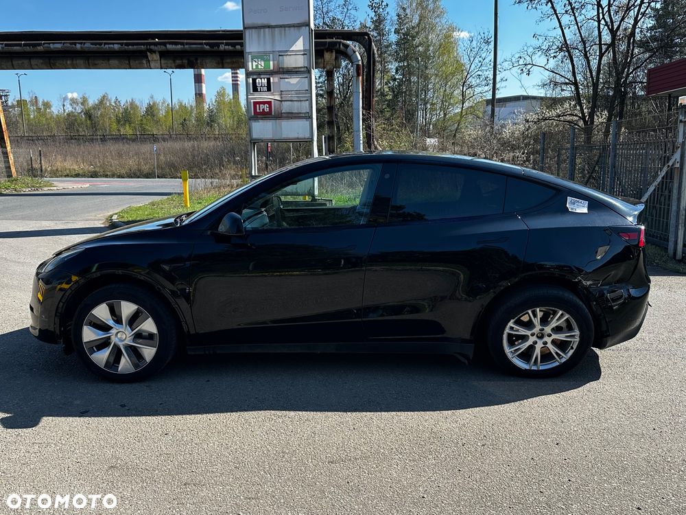 Tesla Model Y - 3