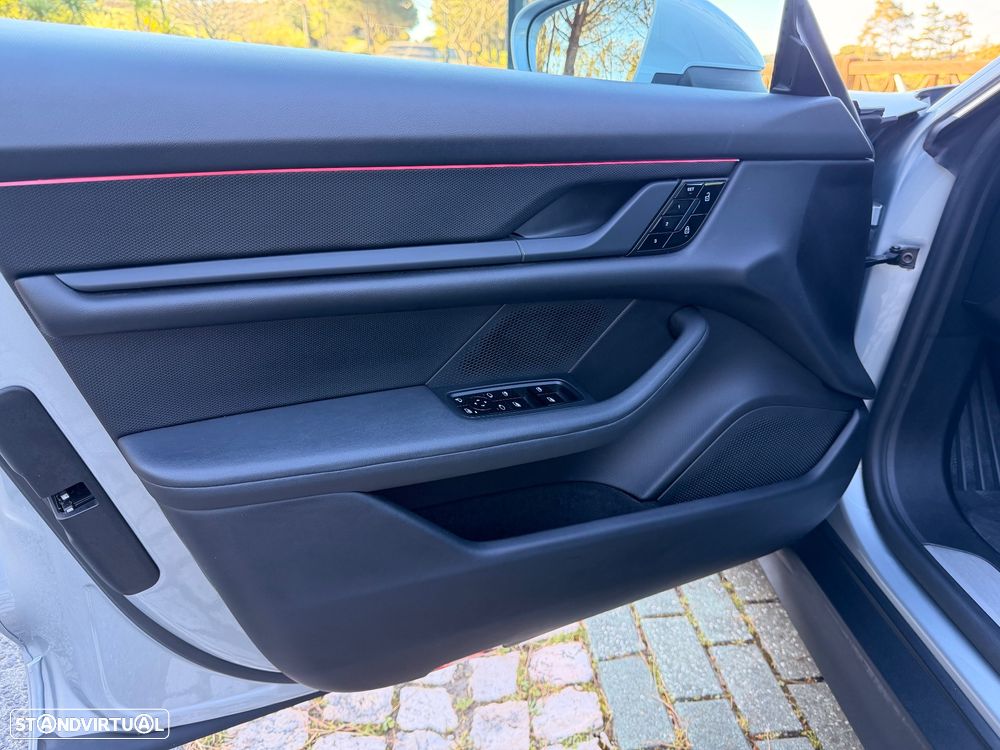 Porsche Taycan 4S - 12