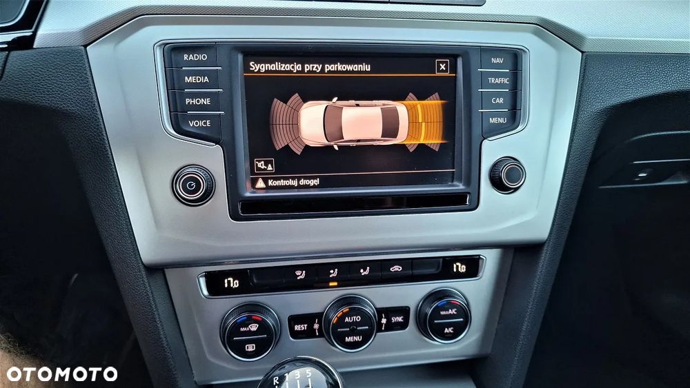 Volkswagen Passat 1.8 TSI BMT Comfortline - 16