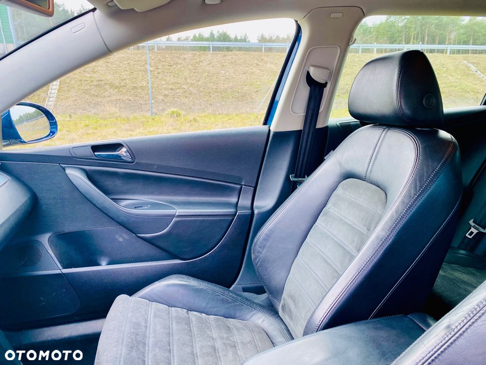 Volkswagen Passat 2.0 TDI Highline - 31