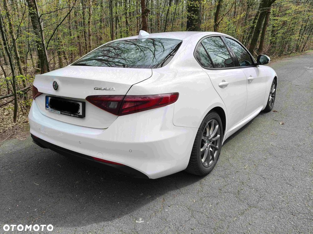 Alfa Romeo Giulia - 5
