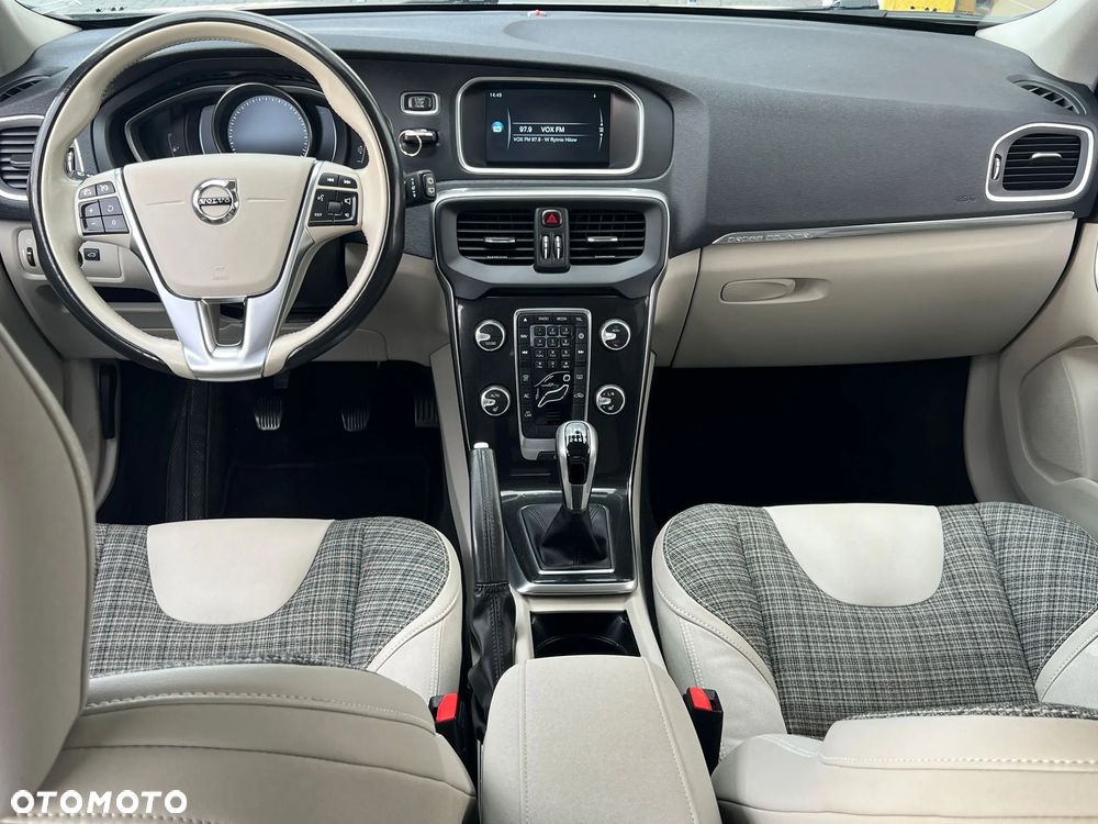 Volvo V40 Cross Country D3 Momentum - 20