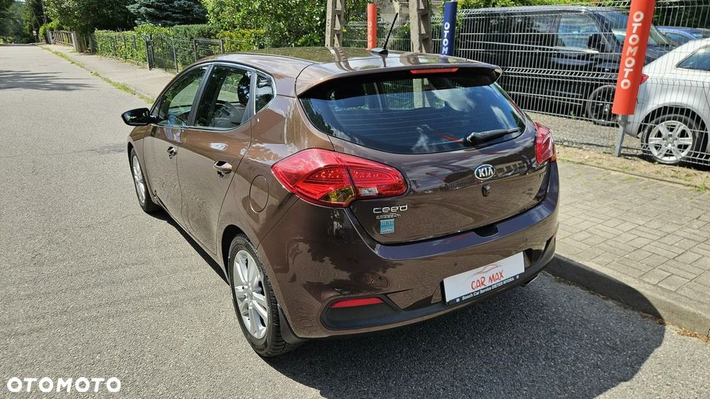 Kia Ceed 1.6 CRDi 128 Dream Team Edition - 12