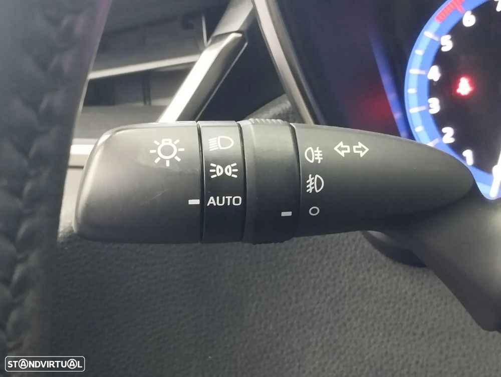 Toyota Corolla 1.8 Hybrid Comfort - 21