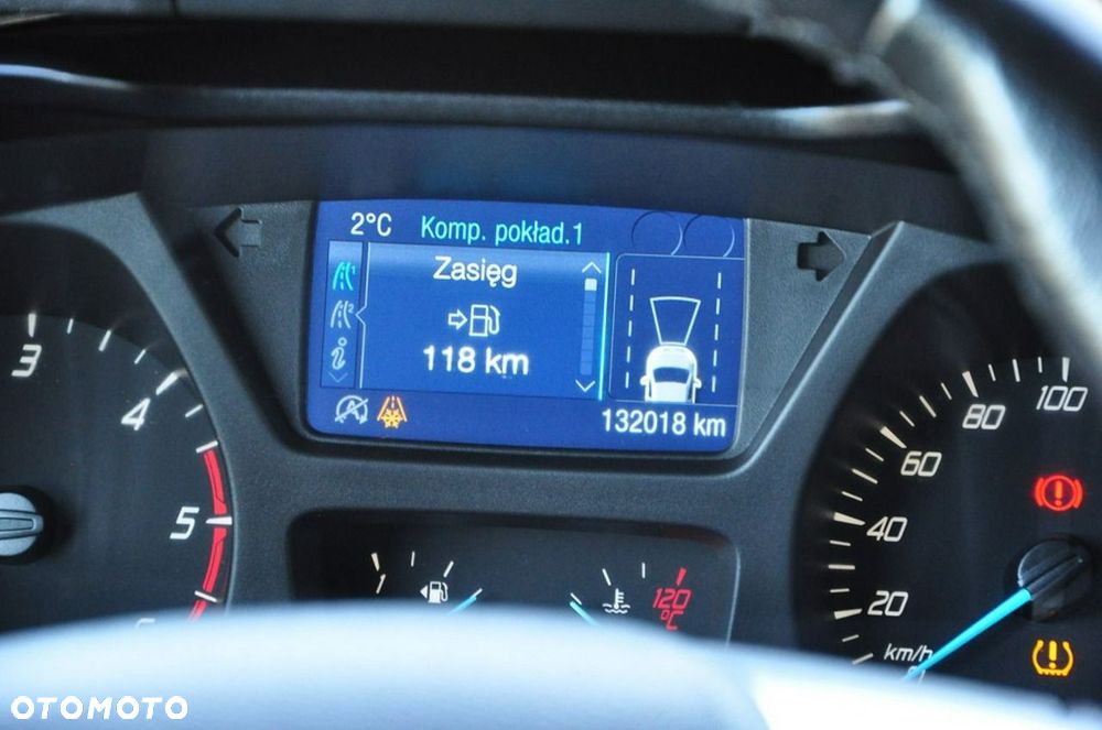 Ford Tourneo Custom - 38